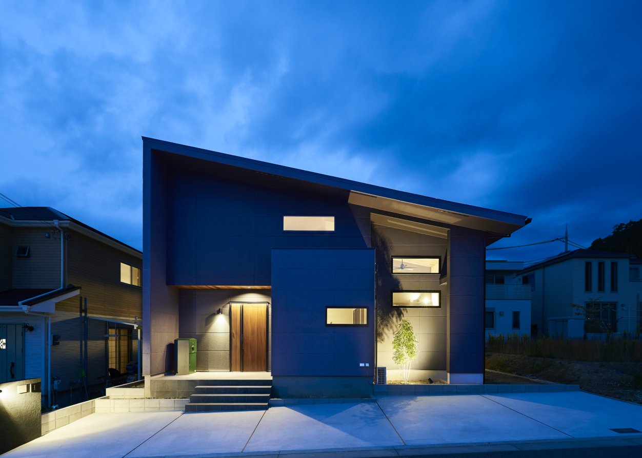 GRAY / 自分好みの「夜空に映える家」