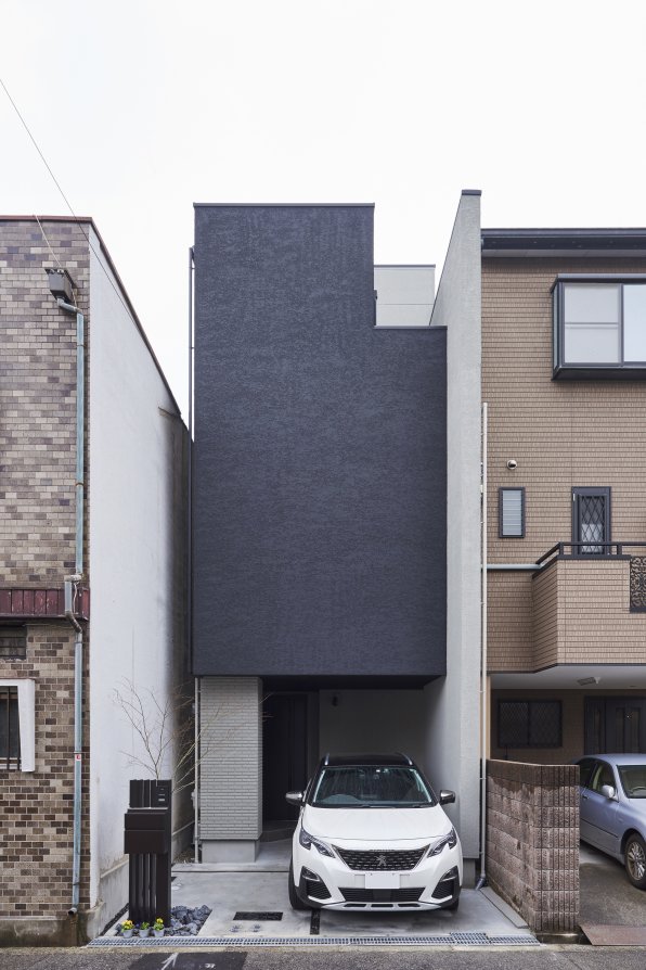 SUBTRACTION / 主役が際立つ引き算の美学