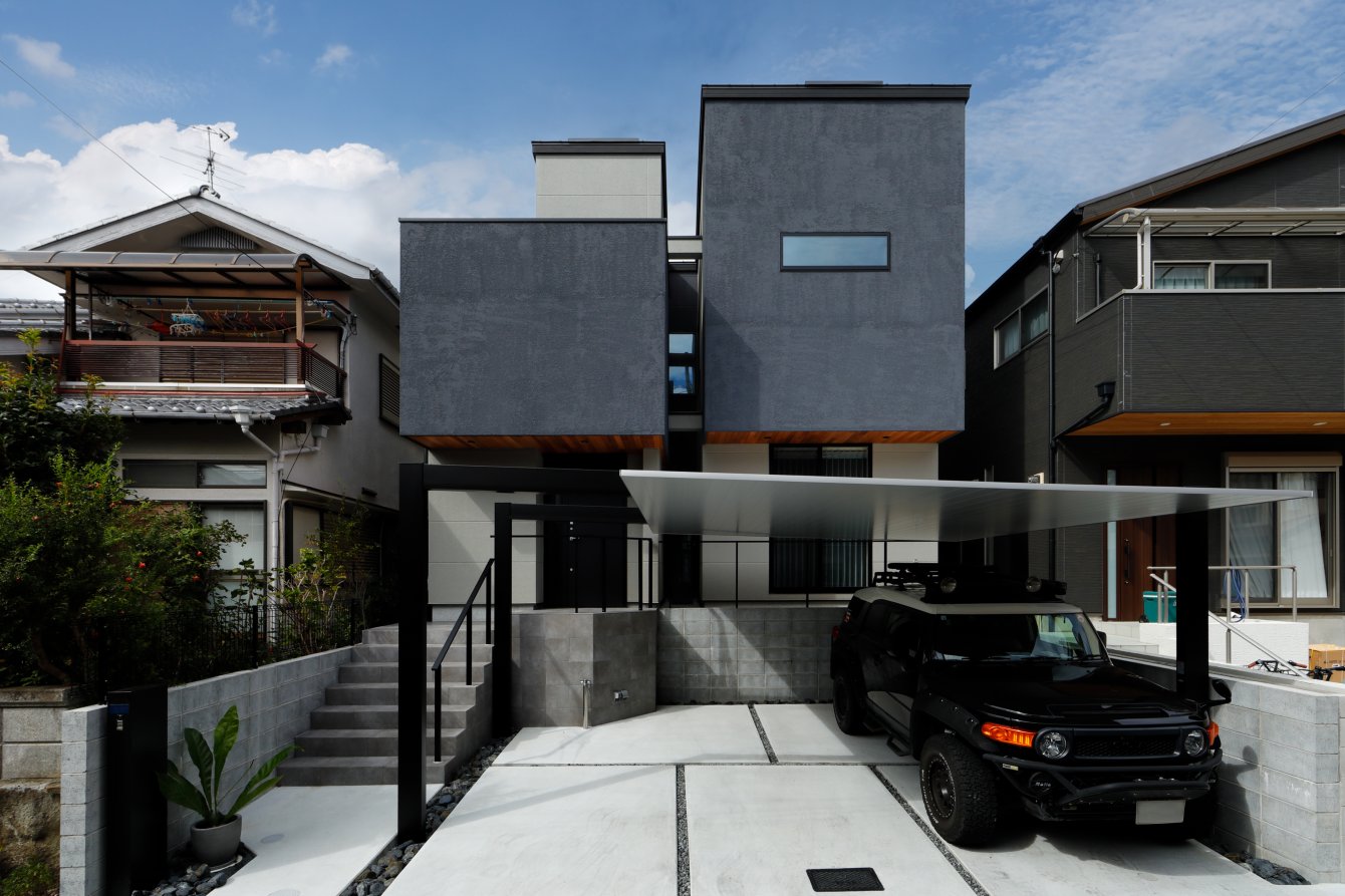 OUTDOOR/趣味を満喫、中庭のある2階建て