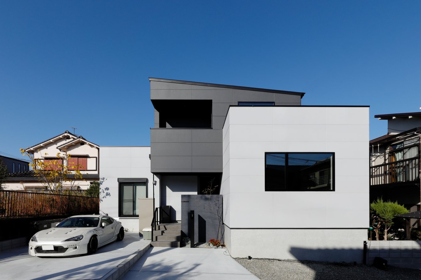 COMBINE/平屋と２階建ての魅力を兼ね備えた「半平屋」