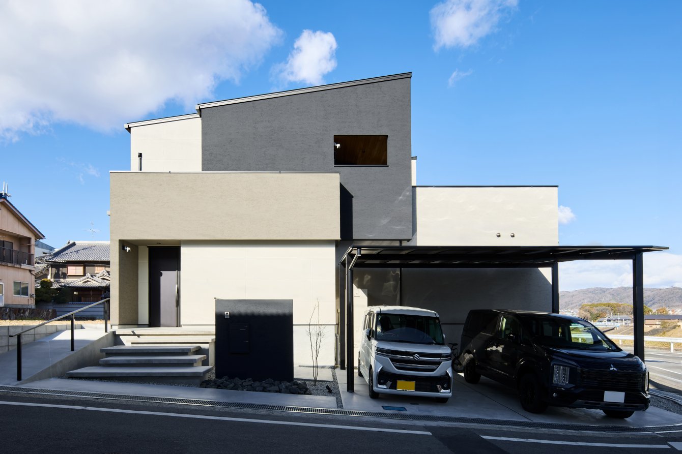 STILLNESS/外からの視線を遮り 内にひらく、日常に贅沢がにじむ家